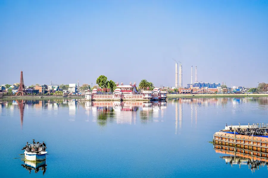 Kishore Sagar lake and Jag Mandir, Kota