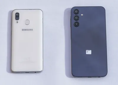 Samsung Galaxy A40 phone